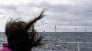 مزارع لتوليد الكهرباء من طاقة الرياح في عرض البحر