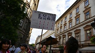 Tanártüntetés a budapesti Szent István Bazilikánál 2022. szeptember másodikán   (AP Photo/Anna Szilagyi)