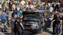 La police israélienne examine la scène d'une attaque à la voiture-bélier, à Jérusalem, lundi 24 avril 2023.