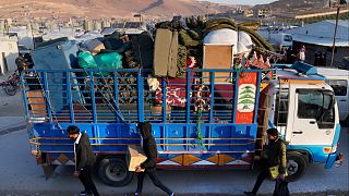 لاجئون سوريون يعبرون نحو بلادهم، بلدة عرسال الحدودية شرقي لبنان، أرشيف
