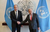 Birleşmiş Milletler (BM) Genel Sekreteri Antonio Guterres ve Rusya Dışişleri Bakanı Sergey Lavrov (solda)