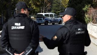 شرطيان تركيان في أنقرة. 2022/11/11
