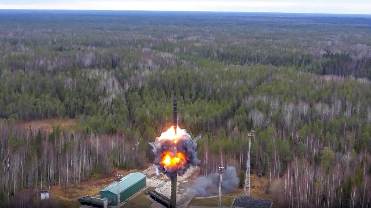 عکس تزیینی است؛ آزمایش موشکی روسیه