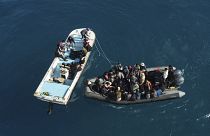 صورة لمهاجرين قبالة السواحل الليبية