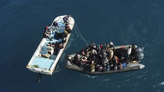 صورة لمهاجرين قبالة السواحل الليبية