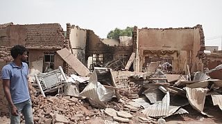 Sudan'ın başkenti Hartum'daki çatışmalarda yıkılan evler