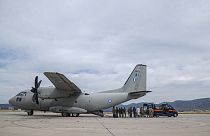 Το ελληνικό μεταγωγικό αεροσκάφος που μετέφερε τους 17 έλληνες απεγκλωβισμένους και προσγειώθηκε στο αεροδρόμιο της Ελευσίνας