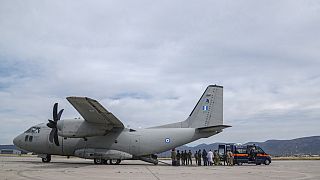 Το ελληνικό μεταγωγικό αεροσκάφος που μετέφερε τους 17 έλληνες απεγκλωβισμένους και προσγειώθηκε στο αεροδρόμιο της Ελευσίνας