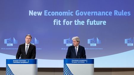 EU Commissioners Valdis Dombrovskis (l) and Paolo Gentiloni (r) present economic proposals in April 2023