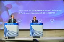 Margaritisz Szhínász, az Európai Bizottság alelnöke és Sztella Kiriakidész egészségügyi biztos