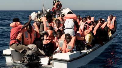 مهاجرون وصلوا إلى الشاطئ في ليبيا 