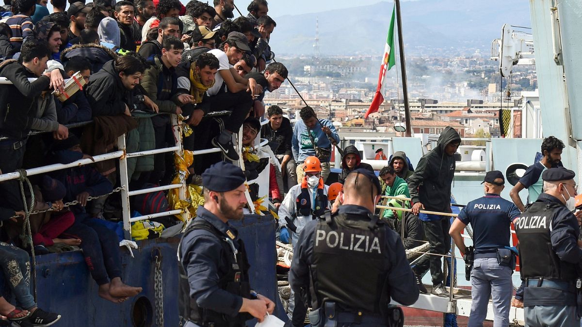 FILE: 🇳🇱 Dutch court blocks migrant returns to 🇮🇹 Italy, citing concern over human rights violations they could face when they get there. 