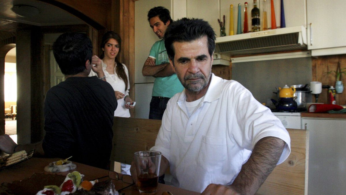 После 13 лет запрета кинорежиссер Джафар Панахи смог покинуть Иран