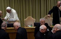 البابا فرنسيس خلال اجتماع سابق للأساقفة