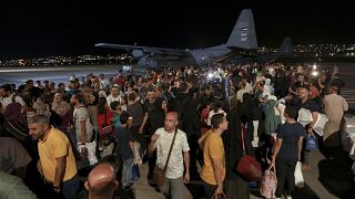 Эвакуация граждан Иордана, военный аэропорт в Аммане, 24 апреля 2023 года. 