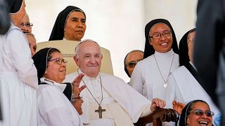 Ferenc pápa magasrangú vatikáni női kinevezettekkel