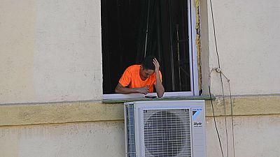 Klimaanlage vor einer Wohnung in Madrid, Spanien, 26. April 2023.