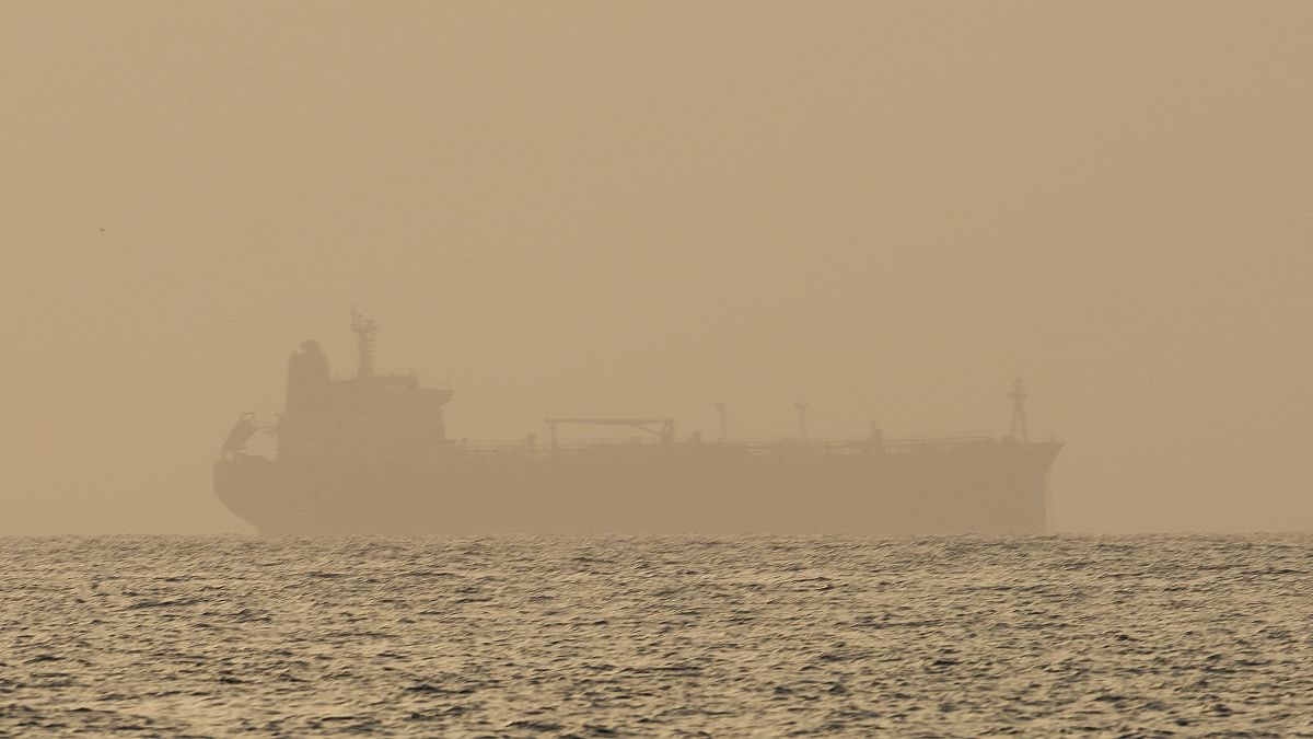 ناقلة نفطية قبالة الشواطئ الإماراتية 
