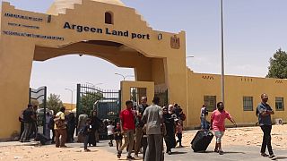 Des Soudanais affluent à la frontière égyptienne