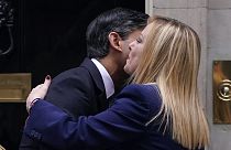 A szélsőjobb oldali Meloni és a konzervatív Sunak csókja - 2023. április 27.