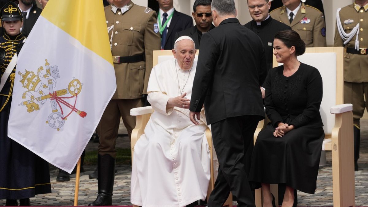 L'incontro di Papa Francesco con la presidente ungherese Katalin Novák e il premier Viktor Orbán. (Budapest, 28.4.2023)