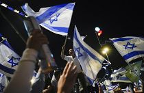 Bis zu 100.000 Menschen haben israelischen Medien zufolge an den Protesten für die Reform teilgenommen.