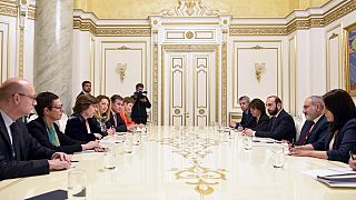 La cheffe de la diplomatie française lors d'une réunion avec le Premier ministre arménien à Erevan 27/04/2023