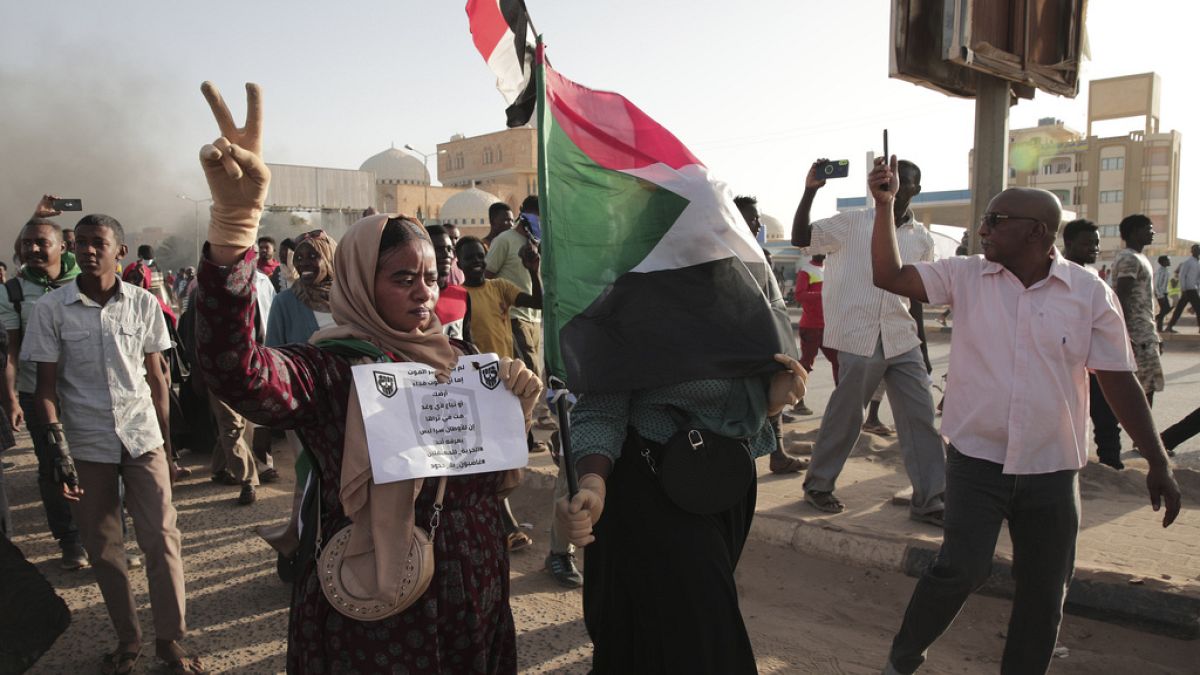 Deposte le armi, per ora, per altre 72 ore, in Sudan. 