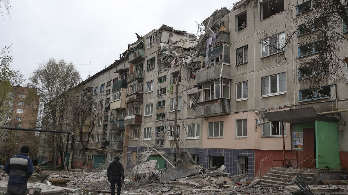 Rakétatámadás miatt megrongálódott épület Ukrajnában / Képünk illusztráció