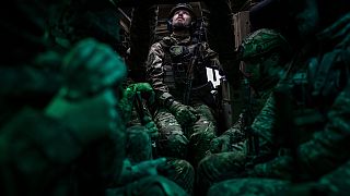 Miembros de la Guardia Nacional Ucraniana de la Brigada Bureviy participan en un ejercicio militar en la región de Kiev el jueves 27 de abril de 2023.