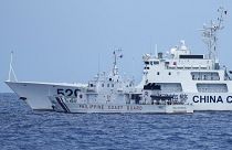 سفينة تابعة لخفر السواحل الصيني تقترب من دورية فلبينية 23 أبريل/ نيسان 2023