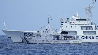 سفينة تابعة لخفر السواحل الصيني تقترب من دورية فلبينية 23 أبريل/ نيسان 2023