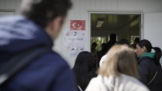 Almanya'daki Türkler oy kullanmaya başladı