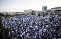 İsrail'de askıya alınan yargı reformun için binlerce kişi destek gösterisi yaptı