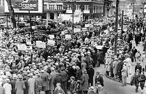 ARCHIV: Tausende versammeln sich zur Demonstration am 1. Mai in Detroit, USA, am 1. Mai 1932