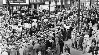 ARCHIV: Tausende versammeln sich zur Demonstration am 1. Mai in Detroit, USA, am 1. Mai 1932