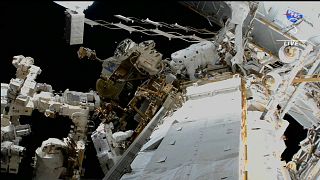 Sultan AlNeyadi saiu da Estação Espacial Internacional para um passeio no espaço com o astronauta da NASA Steve Bowen