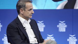  Ο πρωθυπουργός Κυριάκος Μητσοτάκης συζητάει με τον δημοσιογράφο των Financial Times, Peter Spiegel (δεν εικονίζεται), στο 8ο Οικονομικό Φόρουμ των Δελφών