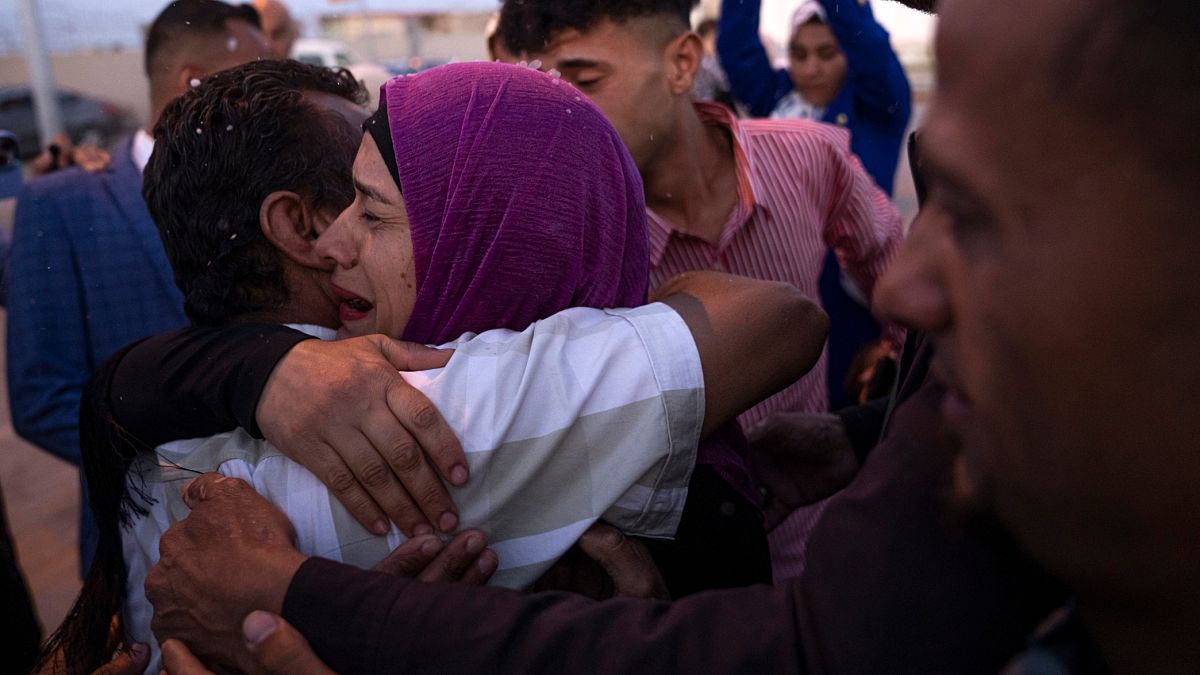 Палестинцев, проживавших в Судане, встречают дома, в секторе Газа.
