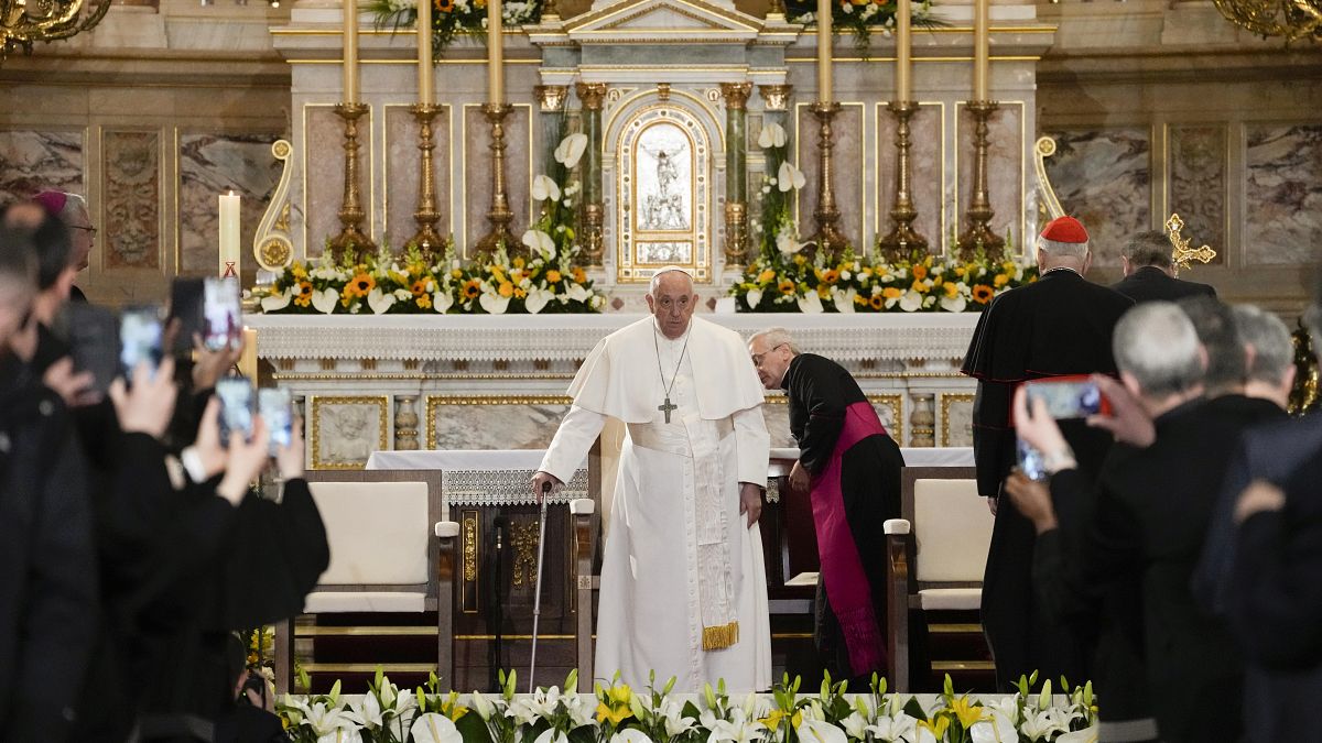Папа Франциск провёл встречу с епископами, священниками, семинаристами и пастырскими работниками в Базилике Святого Стефана в Будапеште, 28 апреля 2023 года.