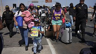 Des centaines de migrants, pour la plupart Vénézuéliens, Haïtiens et Colombiens, sont bloqués, depuis des jours, à la  frontière entre le Pérou et le Chili. 
