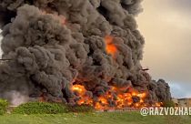 Сильный пожар вспыхнул на нефтехранилище в районе Казачья бухта, Севастополь, 29 апреля 2023 года.