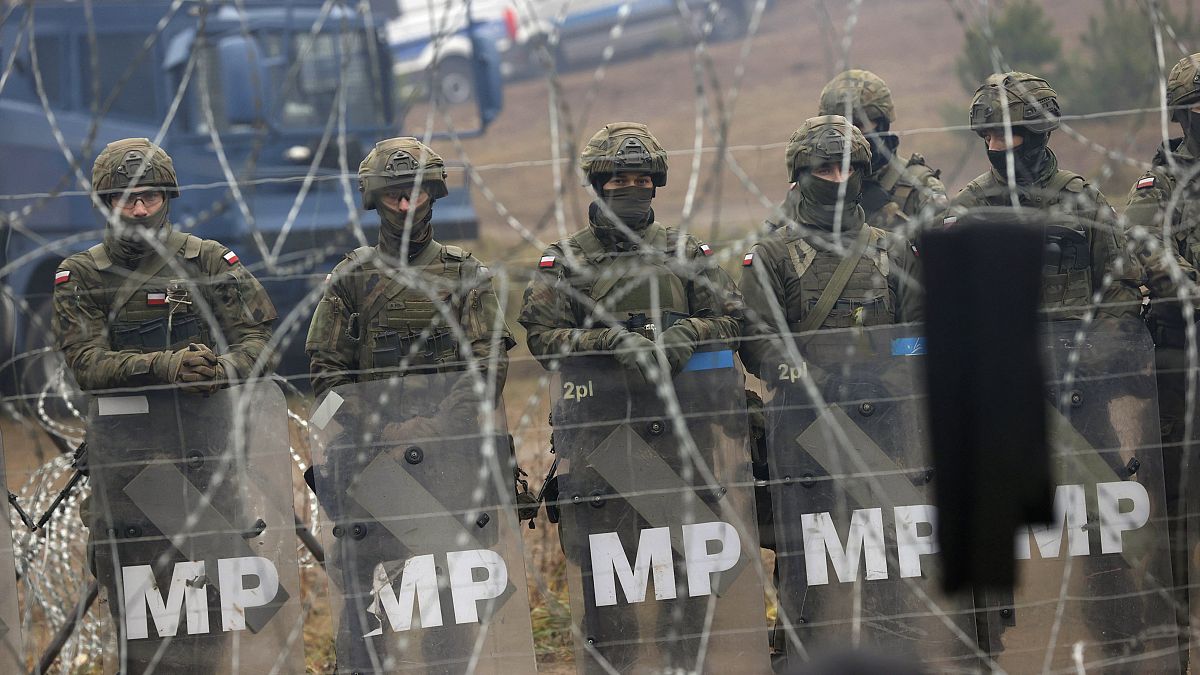 Polnische Grenzschützer nahe Grodno (Aufnahme vom 14. 11. 2021)