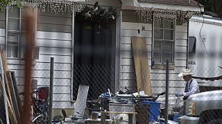 Cinque persone uccise dal vicino di casa che in Texas si divertiva a sparare nel giardino