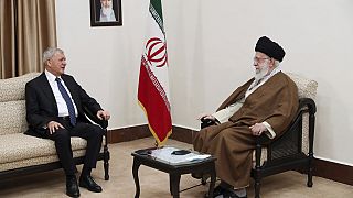 İran'ın dini lideri Ayetullah Ali Hamaney, cumartesi günü başkent Tahran'da Irak Cumhurbaşkanı Abdul Latif Raşit'i ağırladı.