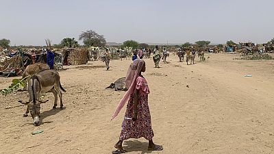 اللاجئون الفارون من الصراع في السودان في قرية كفرون، بالقرب من الحدود التشادية السودانية، الخميس 27 أبريل/ نيسان 2023.