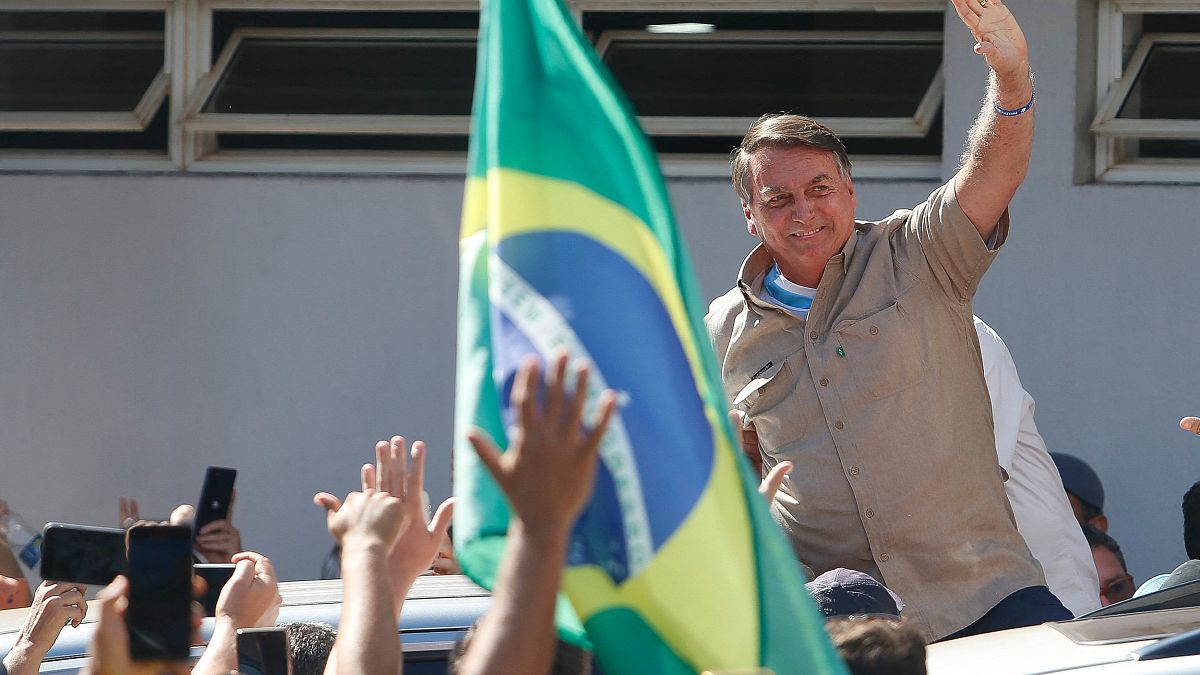 Ex-presidente do Brasil recebido por apoiantes em Ribeirão Preto, São Paulo