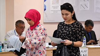 Özbekistan'da yapılan referandumda anayasa değişikliği kabul edildi