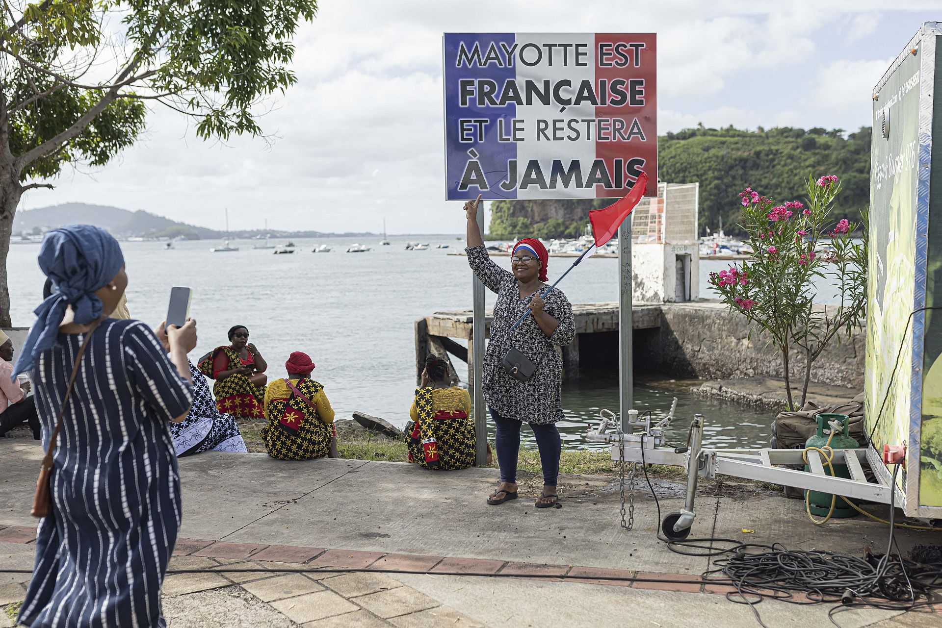 Pourquoi la situation de Mayotte, île stratégique pour la France, est