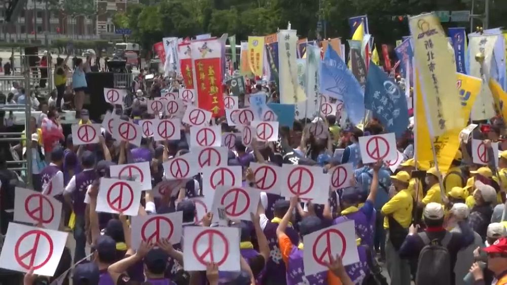 VIDEO : WATCH: Thousands of protesters in Taiwan and Turkey protest on Labour Day